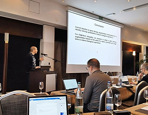 Dr El fersioui présente lors d'un congrès scientifique