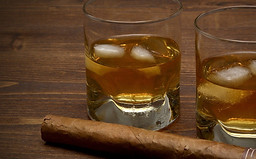 whiskey-gea10c664f_1920_edited.jpg