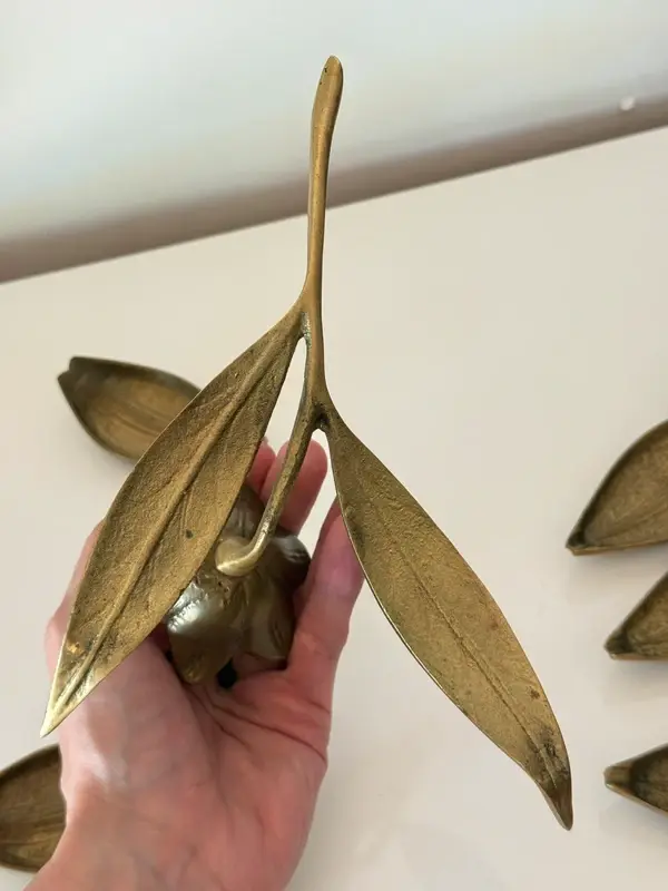 Thumbnail: Large fleur-de-lis ashtray in patinated brass – Vintage 1970s design