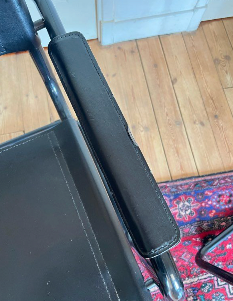 Miniature : Paire de fauteuils Cantilever en cuir et tubulaires noir - années 70