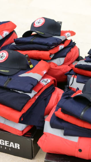 Entregan uniformes a Protección Civil y Bomberos de Huauchinango para fortalecer su labor