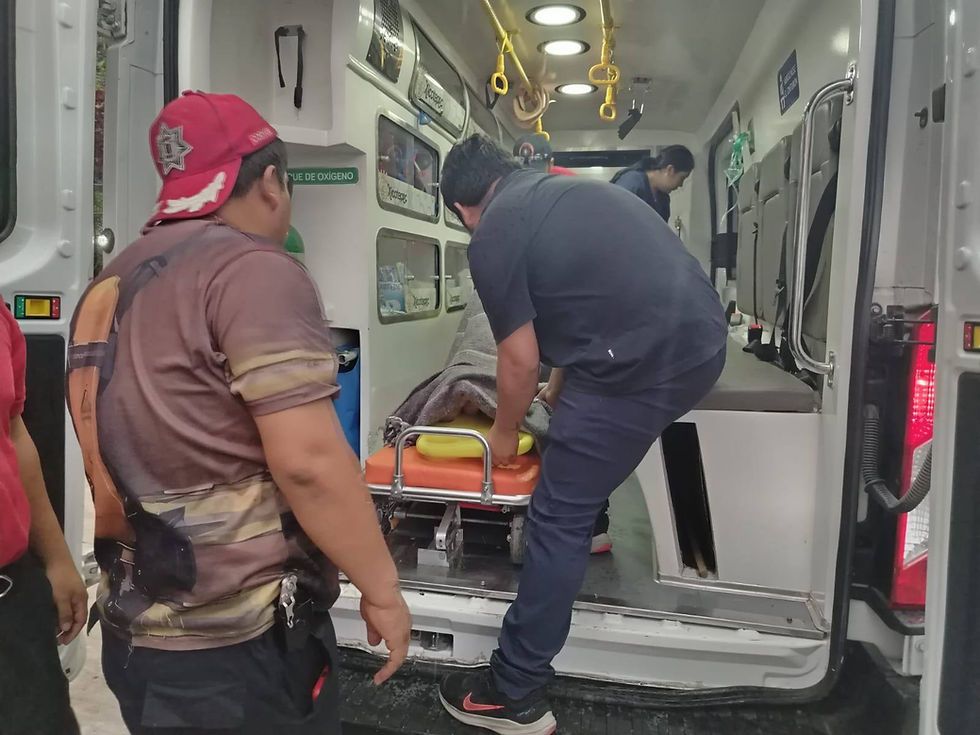 Protección Civil y Bomberos de Xicotepec brindan auxilio a persona adulta mayor lesionada