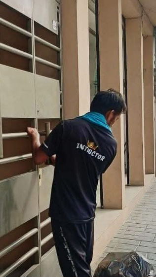 Arrestan a hombre agresivo tras intentar meterse a plantel universitario en Huauchinango