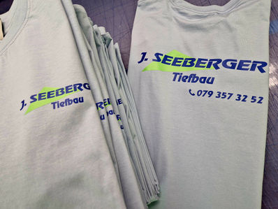 T-Shirt, Graublau, Logo, Jürg Seeberger, Tiefbau, Arbeitsshirt, grün, blau, Logo, Seetal-Print