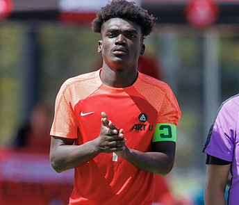 Elvis Mensah pre-kickoff