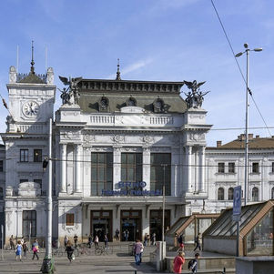 Mehr Polizeipräsenz am Brünner Hauptbahnhof: Sozialarbeiter begleiten Kontrollen