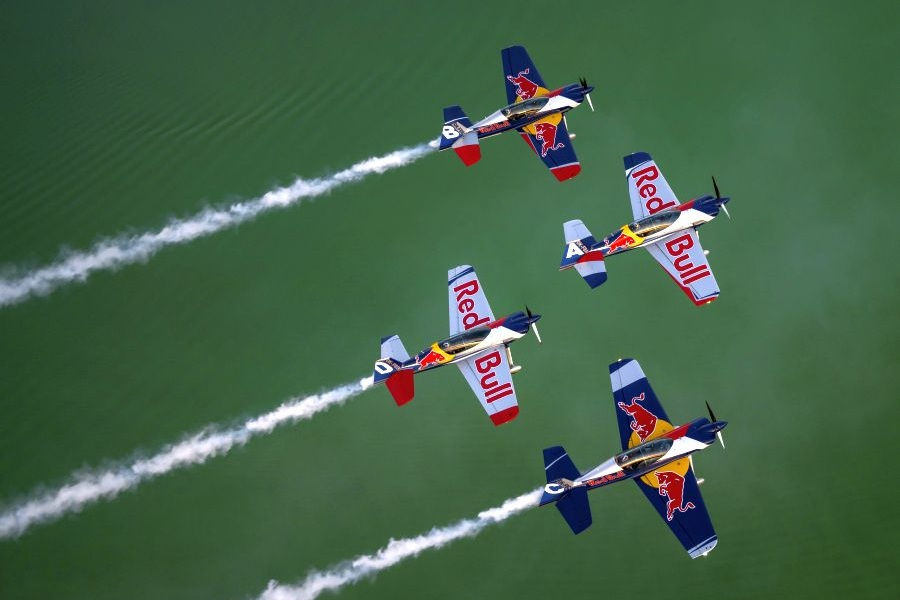 Tschechische Kunstflugstaffel Flying Bulls startet künftig als Red Bull Aerobatic Team