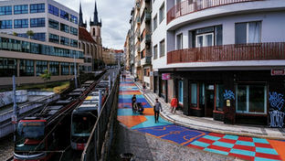 Prag 7 bringt mehr Farbe auf die Straßen rund um Schulen