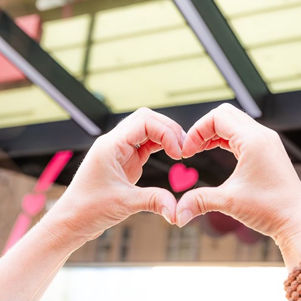 Zamilovaná zastávka: Prager Verkehrsbetriebe laden vor dem 1. Mai zum Tag der Verliebten in Anděl ein