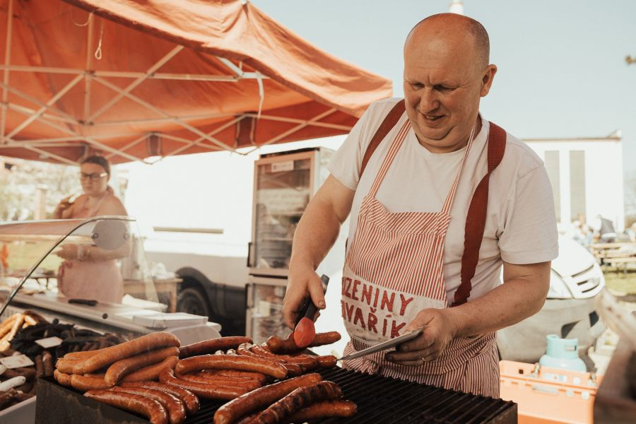 Klobáskofest 2025: Deftige Spezialitäten und Brautradition in Velké Popovice