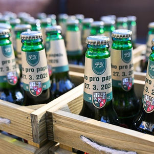 Plzeňský Prazdroj schickt Ostergabe in den Vatikan – 2.026 Flaschen für den Papst