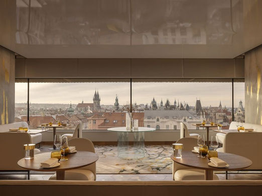 Fairmont Golden Prague: Ikone der 70er Jahre erstrahlt in neuem Glanz