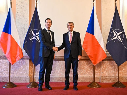 Babiš trifft NATO-Generalsekretär Rutte in Prag: Fokus auf Ankara-Gipfel und Lage im Nahen Osten