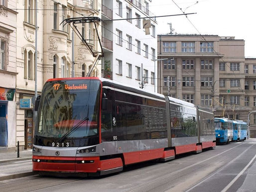 Umfangreiche Verkehrsbeeinträchtigungen in Prag 7 wegen Reparaturarbeiten an Straßenbahnschienen