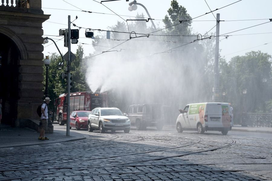 Hohe Ozonbelastung: Prag startet Sprüh- und Bewässerungsprogramm für Straßen in allen Stadtbezirken