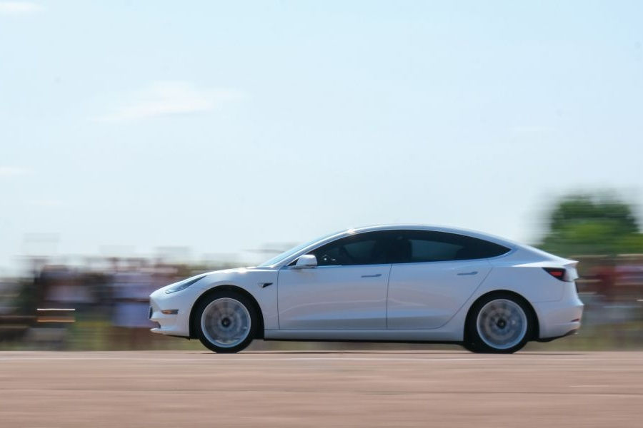 Tschechien erlaubt vorläufigen Einsatz von Tesla FSD Supervised