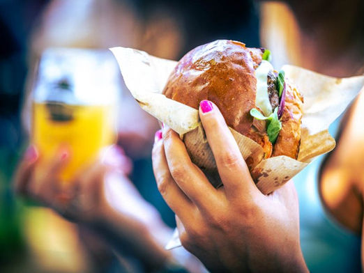 Beer & Burger Festival 2026 kehrt am Sonntag auf den Karlínské náměstí zurück