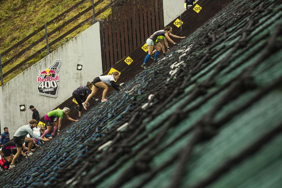 Die härtesten 400 Meter zurück in Tschechien: Red Bull 400 fordert Läufer am Ještěd erneut heraus