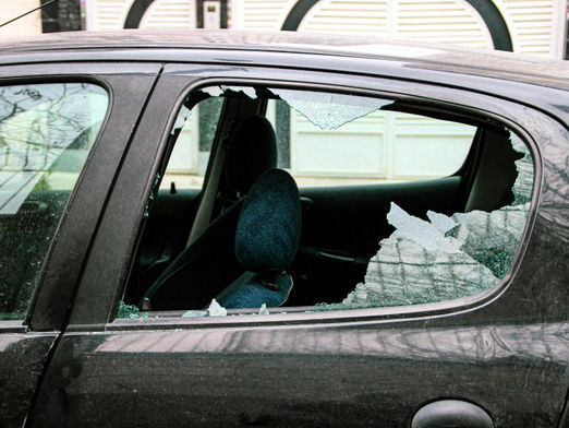 Autoeinbrüche in Prag nehmen zu: Besonders Prag 4 und 10 betroffen