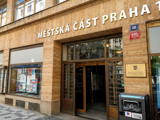 Prag 1 stärkt Unterstützung für Ausländer mit interkulturellem Mitarbeiter