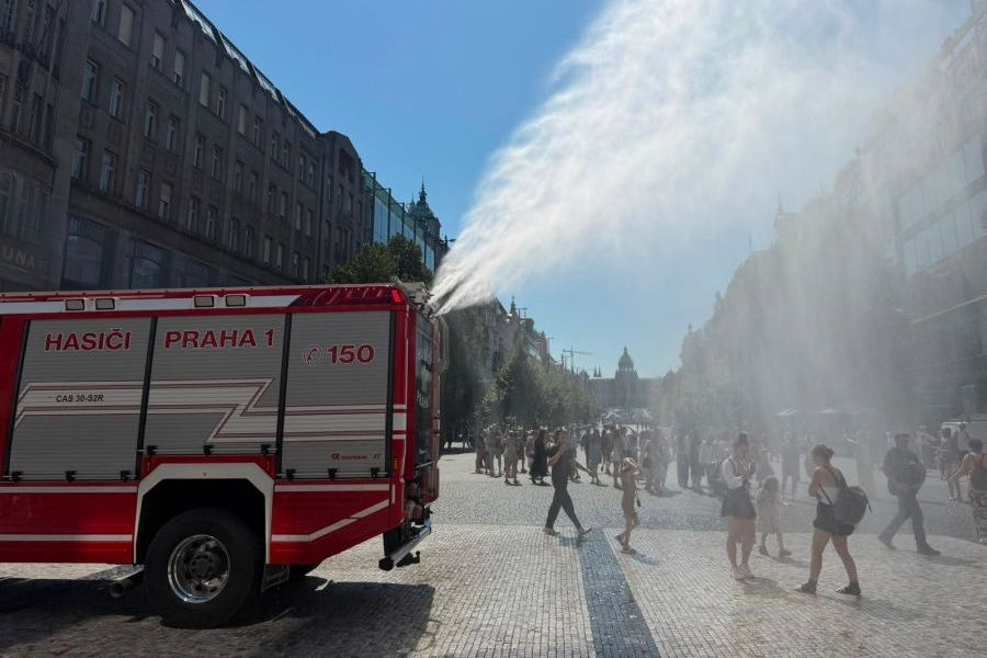 Prag 1 setzt Feuerwehr zur Abkühlung der Innenstadt ein