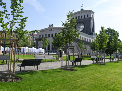 Prager Platz Jiřího z Poděbrad nach umfassender Umgestaltung wiedereröffnet