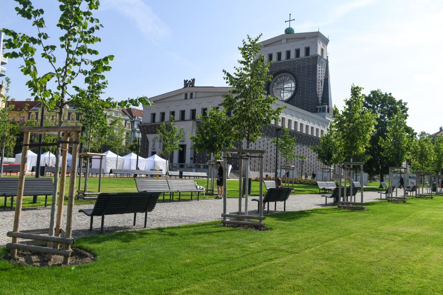 Prager Platz Jiřího z Poděbrad nach umfassender Umgestaltung wiedereröffnet
