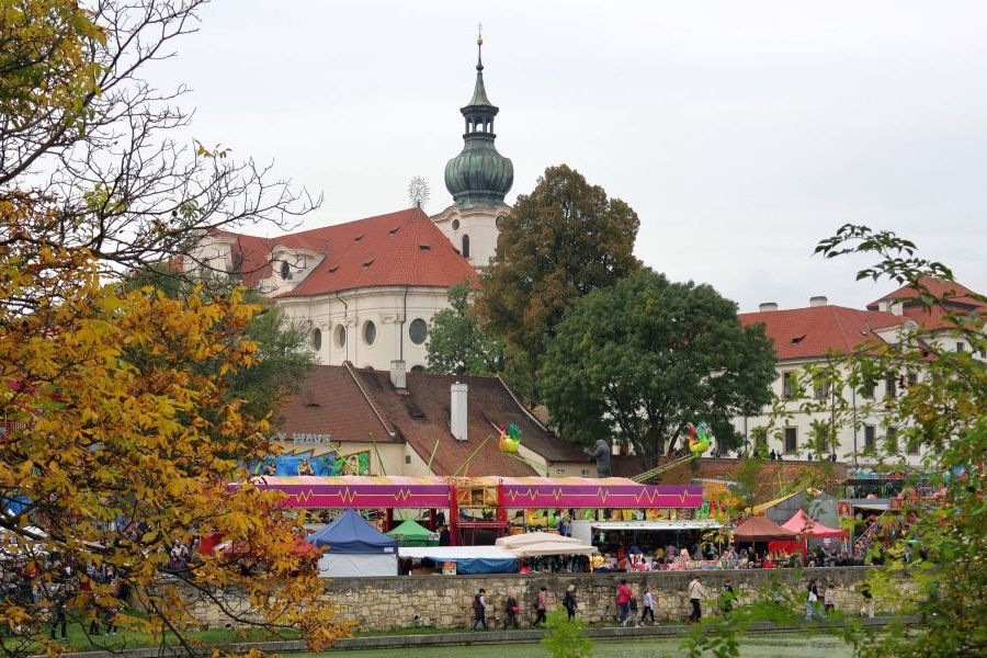 30 Jahre Břevnov­er Kirchweihfest: Tradition, Musik und kulinarische Spezialitäten