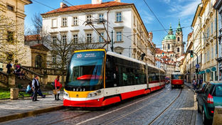 Prager Škoda-15T-Straßenbahnen werden mit Klimaanlagen nachgerüstet