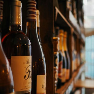 Fast jede zweite Kontrolle beanstandet: Verstöße beim Verkauf von Alkohol und Tabak in Tschechien nehmen zu