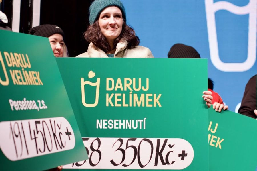 Spendenrekord in Brünn: Becher-Aktion „Daruj kelímek“ sammelt über fünf Millionen Kronen