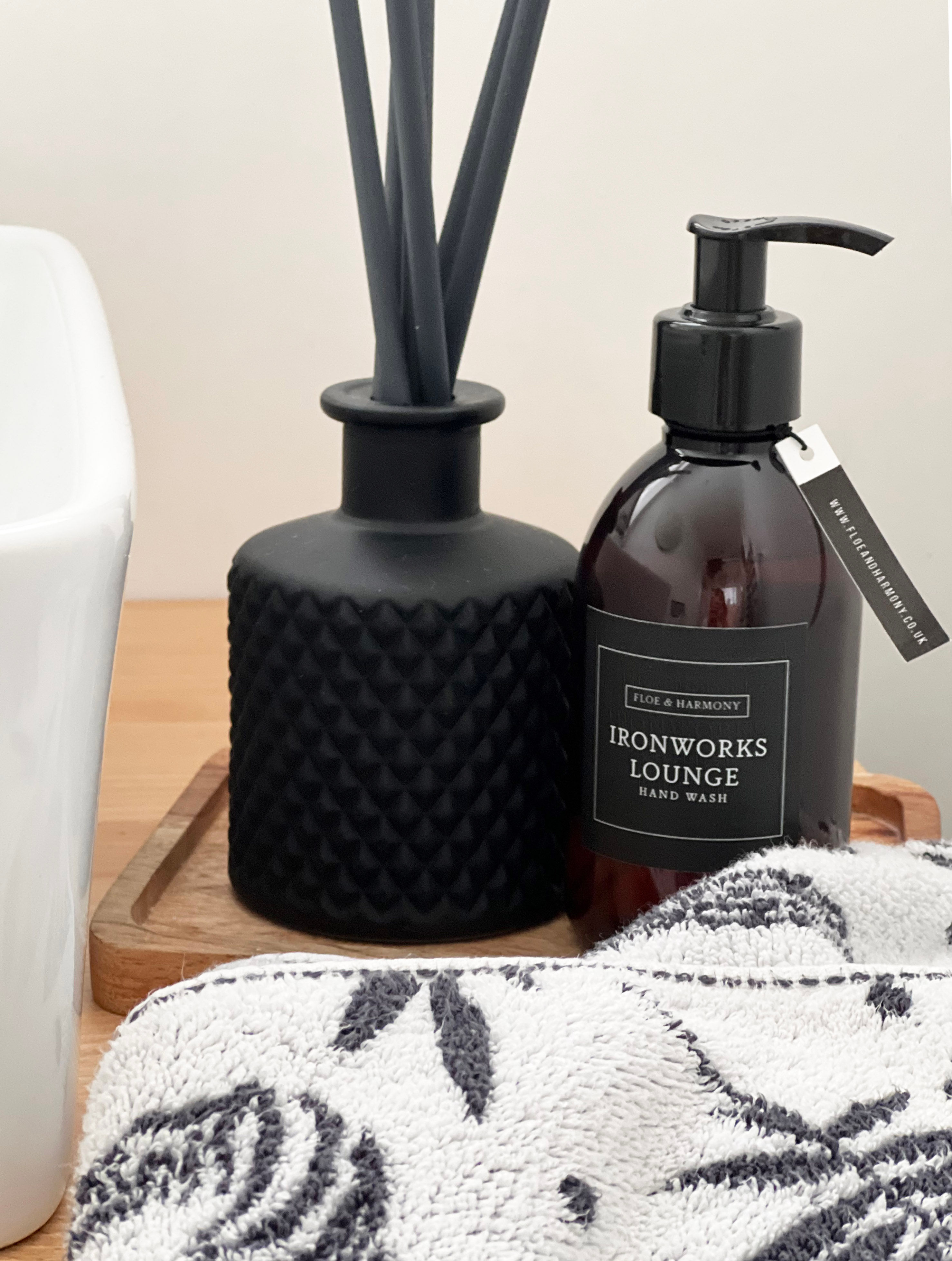 IRONWORKS LOUNGE HAND WASH