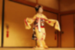 伝統的な日本の着物の女の子
