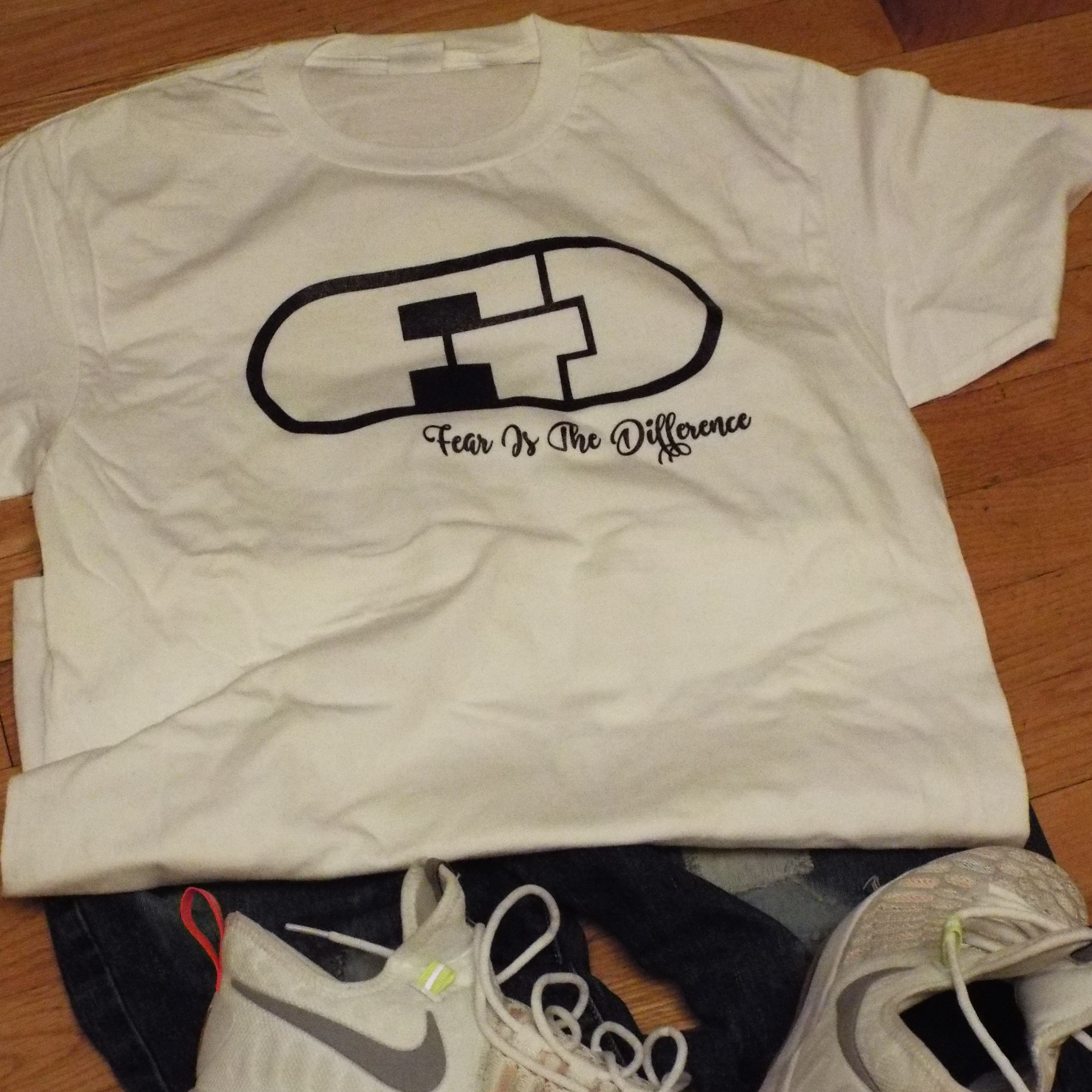 WHITE T-SHIRT