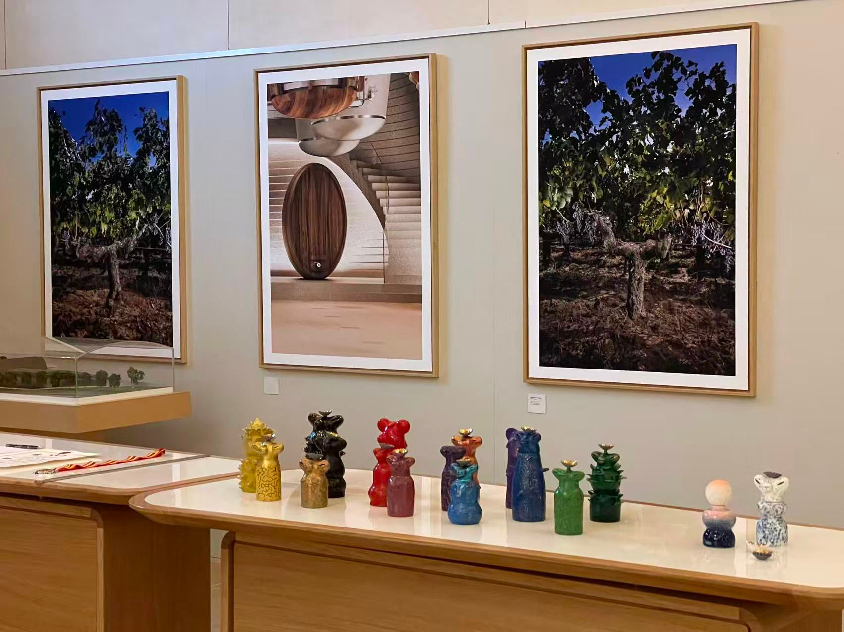 « Au fil de la matière » — L’art contemporain au service du dialogue