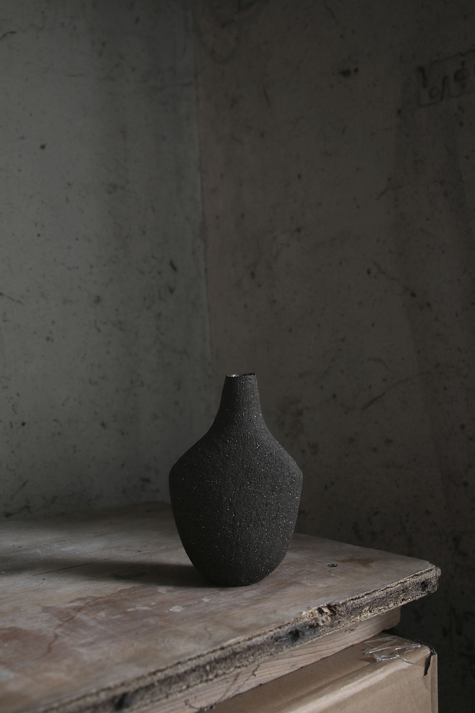 Thumbnail: SMALL bird vase (Black)