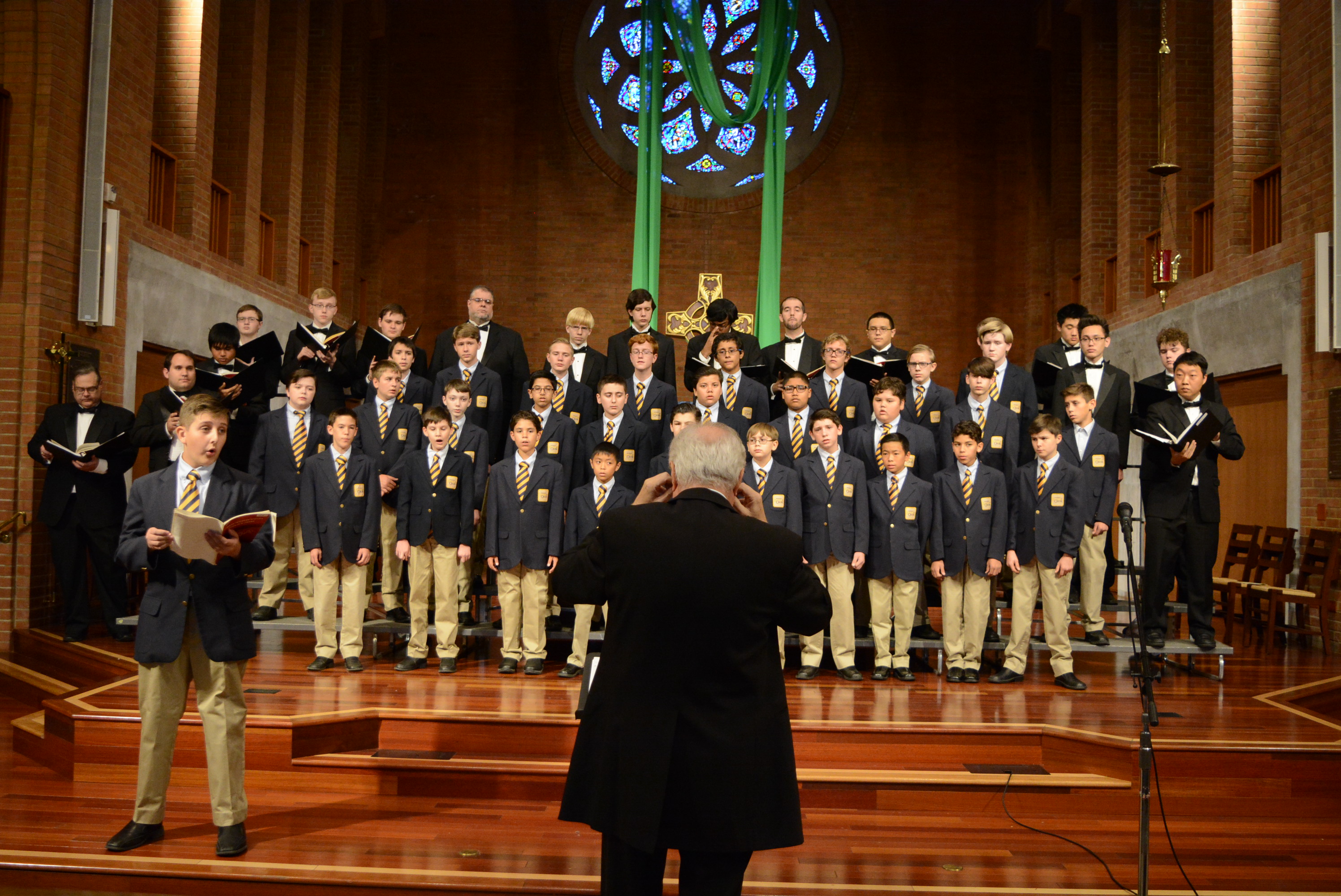 девушка поет в хоре. глинки спб. хор биография. кубанский академический казачий хор захарченко. концерт-реквием уральского государственного камерного хора.