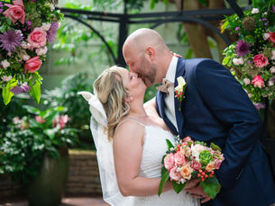 ☀️ Light & Airy vs. Dark & Moody Wedding Photography: Which Style Is Right for You?