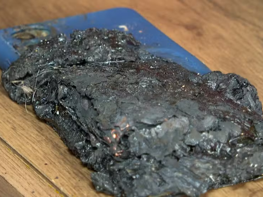 Celular pega fogo e explode sobre cama enquanto criança dormia em Américo Brasiliense