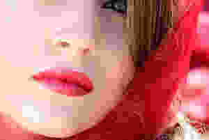 red lipstick scarf