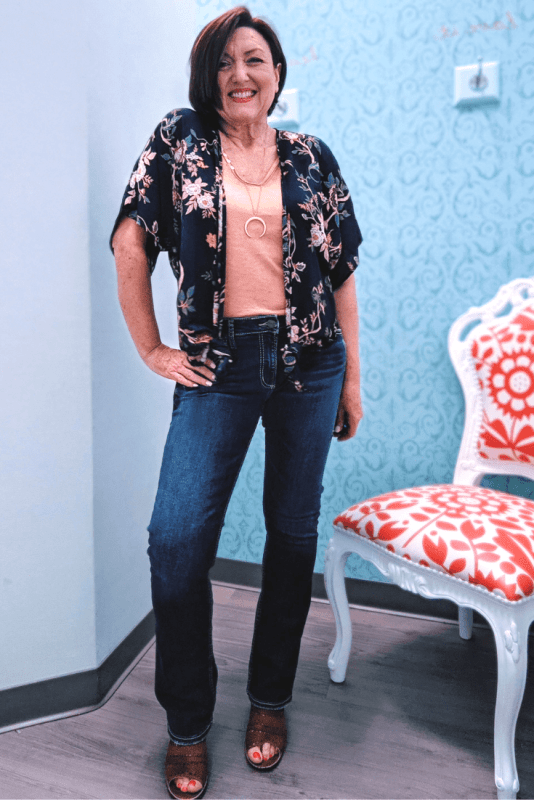 3 ways to wear a kimono. Perfect Summer and Fall outfit idea with a floral navy kimono with boot cut jeans from Maurcies.