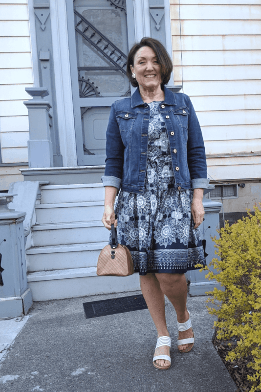 This triangle straw bag looks so cute with blue and white floral dress and dark denim jacket for summer. #summerdresses #strawbagsforfummer