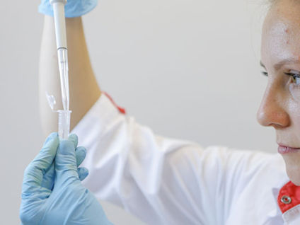 Autoridad sanitaria asegura que si vacuna rusa logra demostrar su calidad "será considerada"