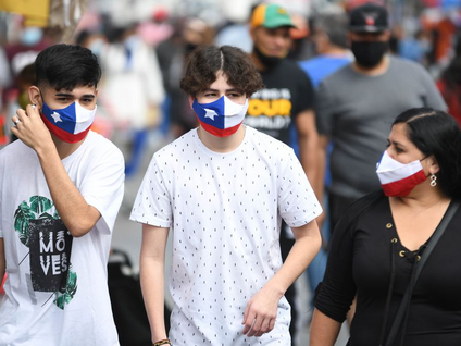 Baja circulación del virus y más personas vacunadas: ¿Es buena idea seguir utilizando mascarilla?