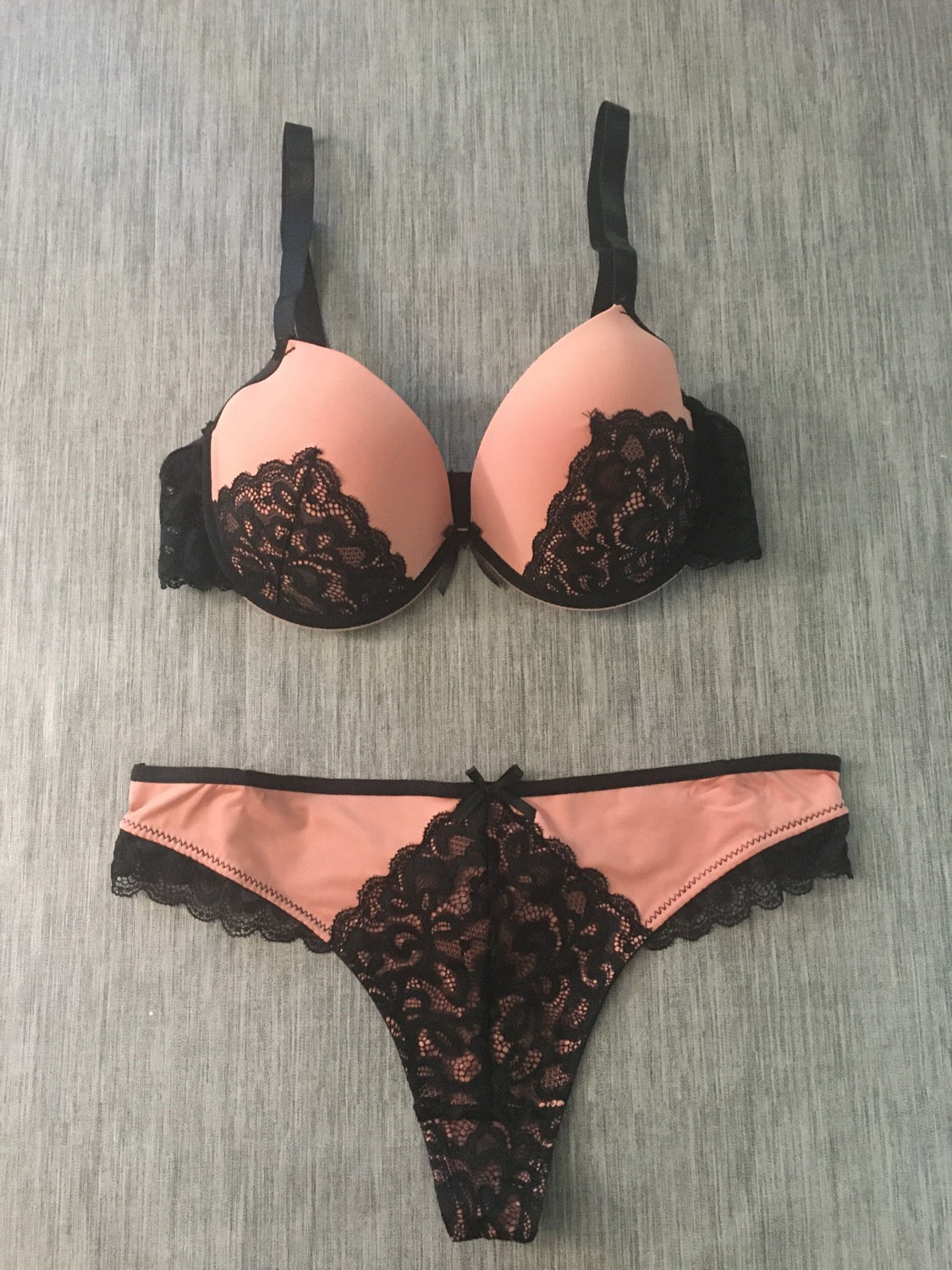Lingerie féminine(soutien-gorge + string )