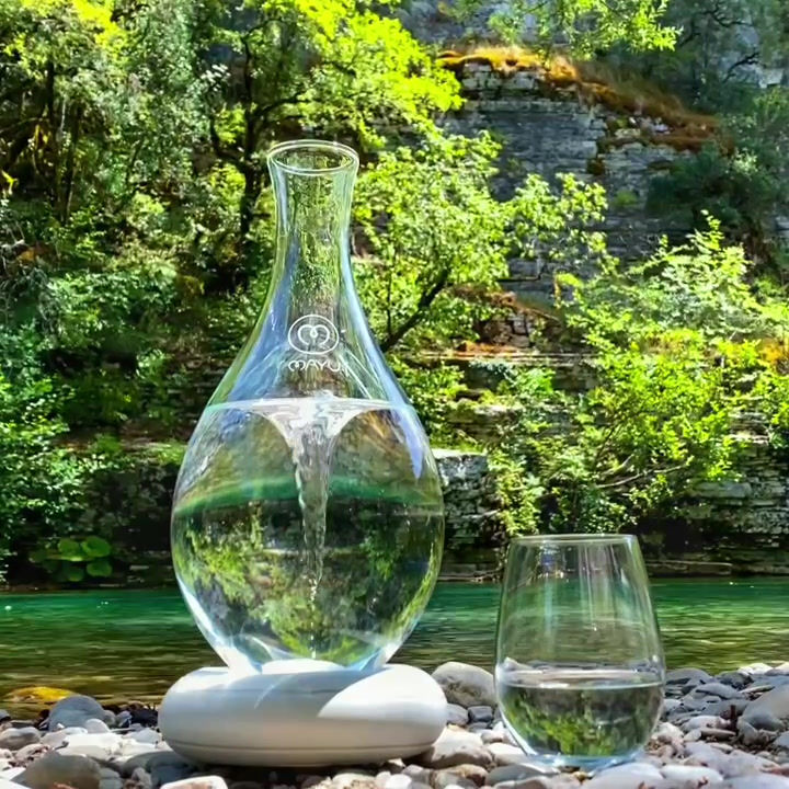 Miniaturbild: Die Wirbelkaraffe MAYU Swirl, erhältlich bei mehrwasser.ch