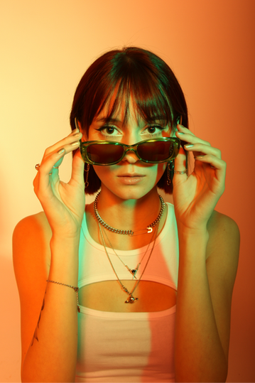 "Hollywood Style"
Portrait réalisé en Studio à l'aide de gélatines de couleurs, 3 mai 2022