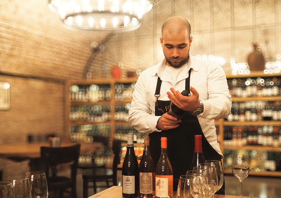 Viinimaistelu Tbilisissä – sommelier esittelee viinejä