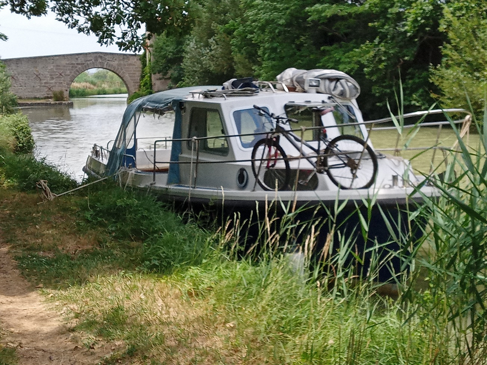 Mitch Stopped for Lunch at the Pont Pigasse