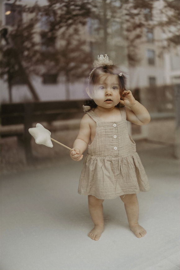 Jähriges Mädchen zaubrhaftes Foto im vintage Stil mit Zauberstab